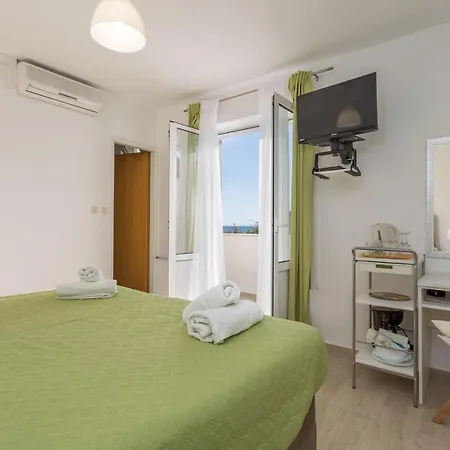 Guest house Double Hvar 8785a 3*