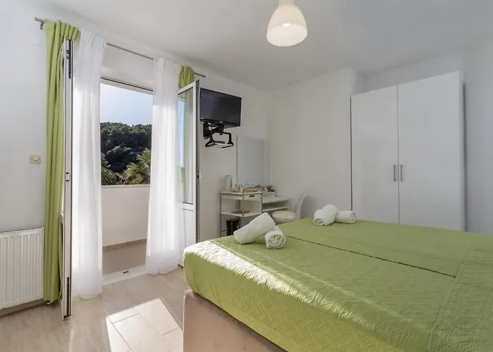 Πανσιόν Double Hvar 8785a